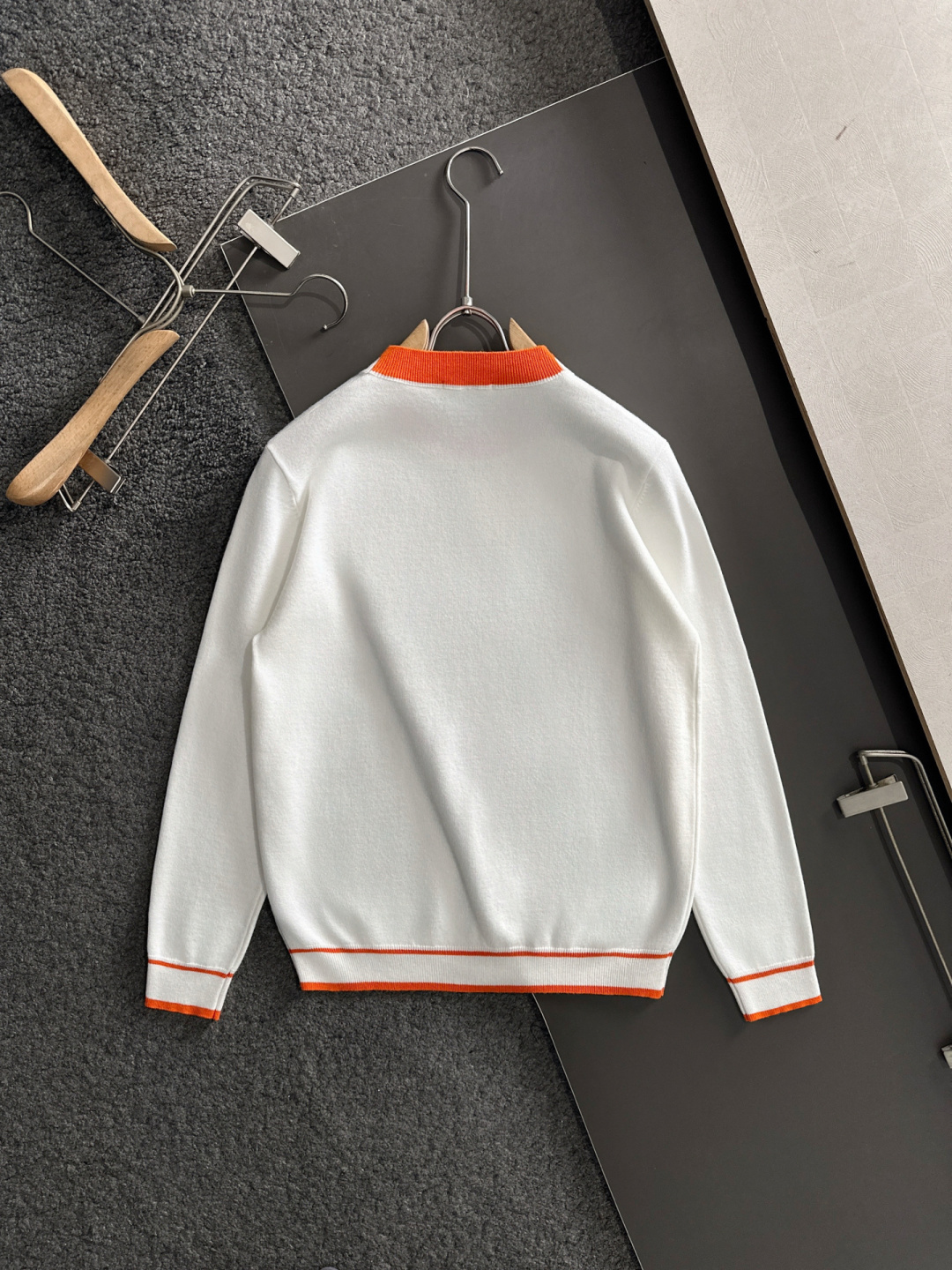 エルメス「Hermès」春季新作ラウンドネックスウェット