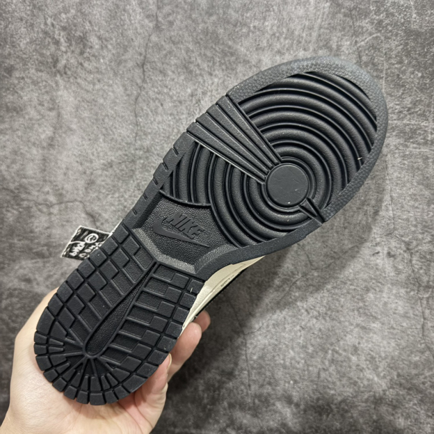 「コラボモデル」Supreme x Nike SB Dunk Low スニーカー