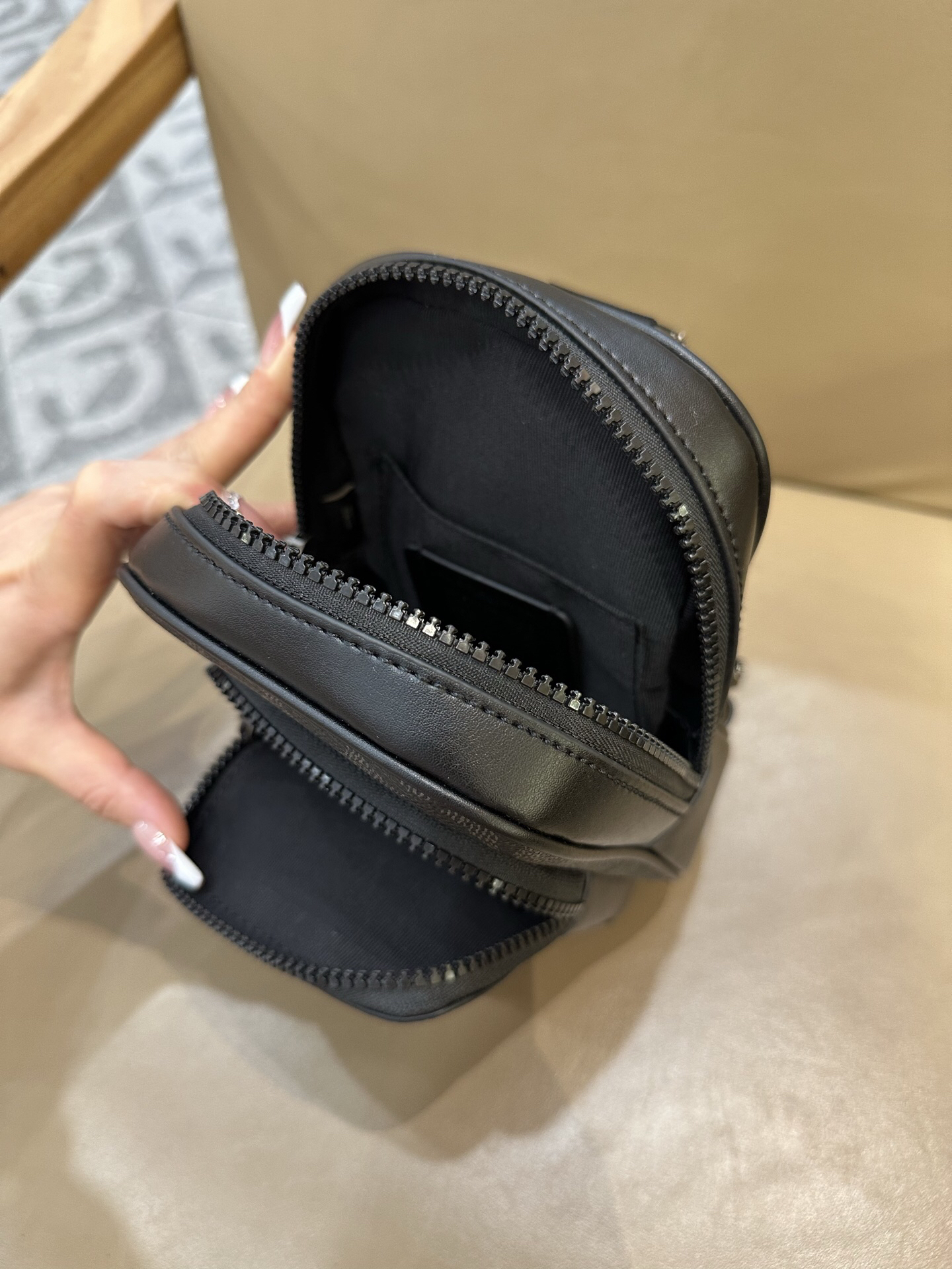 コーチ「Coach」 WEST メンズクロスボディバッグ