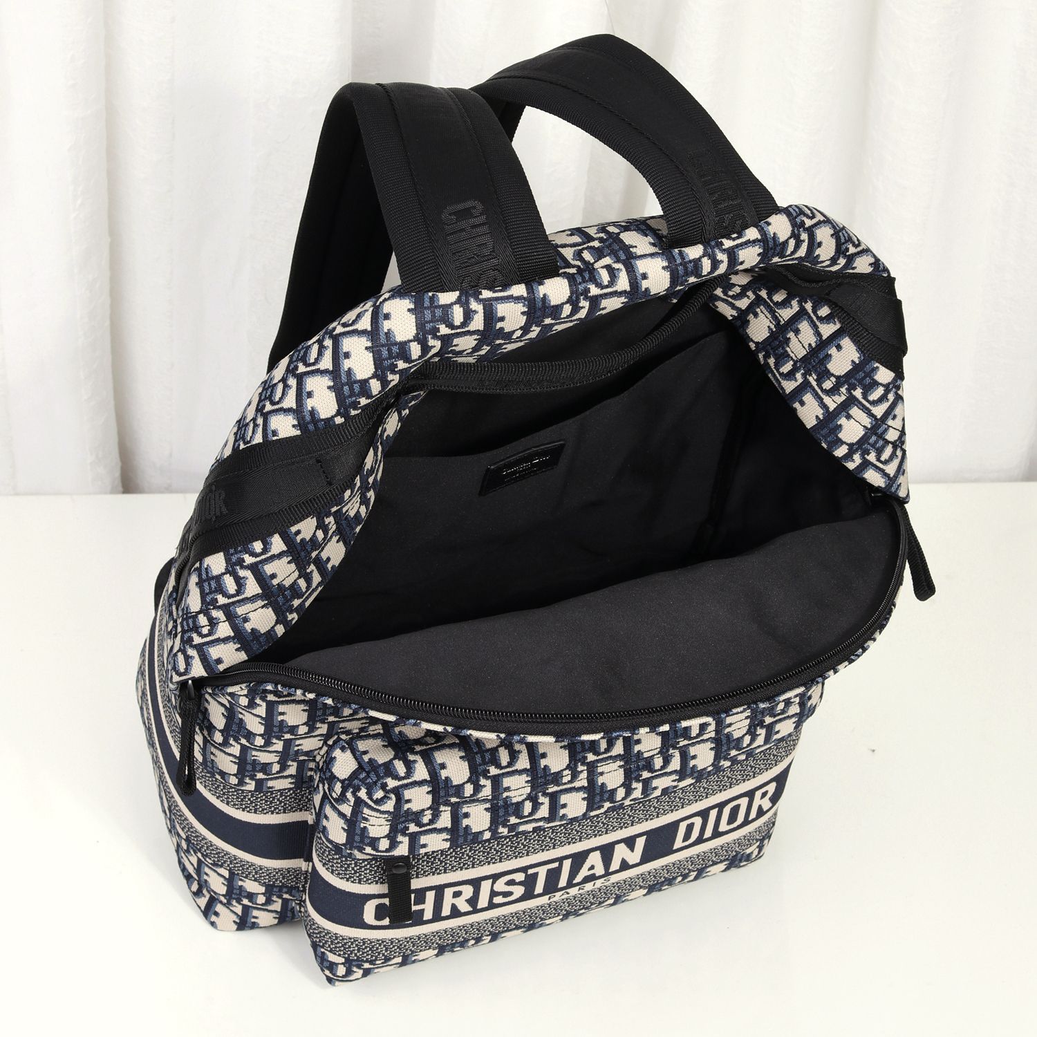 ディオール「Dior」Imported Oblique帆布 ダブルストラップ バックパック【中性デザイン×実用性】