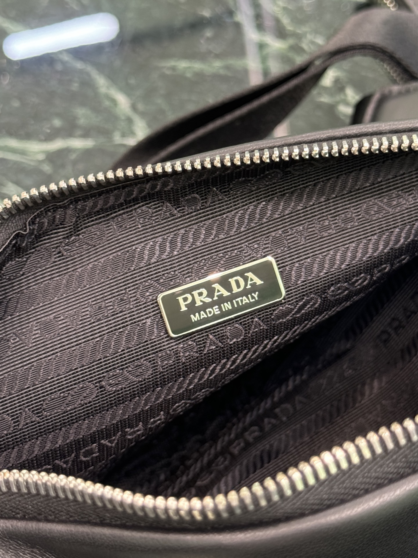 プラダ「Prada」トライアングルバッグ 1BH190 レザーバッグ