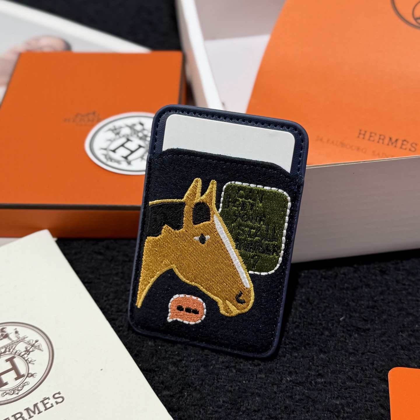 【限定新入荷】エルメス Cheval MagSafe 本革カードケース「12 シリーズ以降全 iPhone 対応」