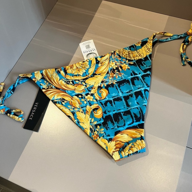 ヴェルサーチ「Versace」セパレート水着「2025夏季限定・人気プレミアムスイム登場！」
