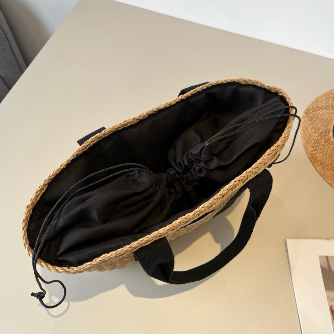プラダ「Prada」ストロートートバッグ