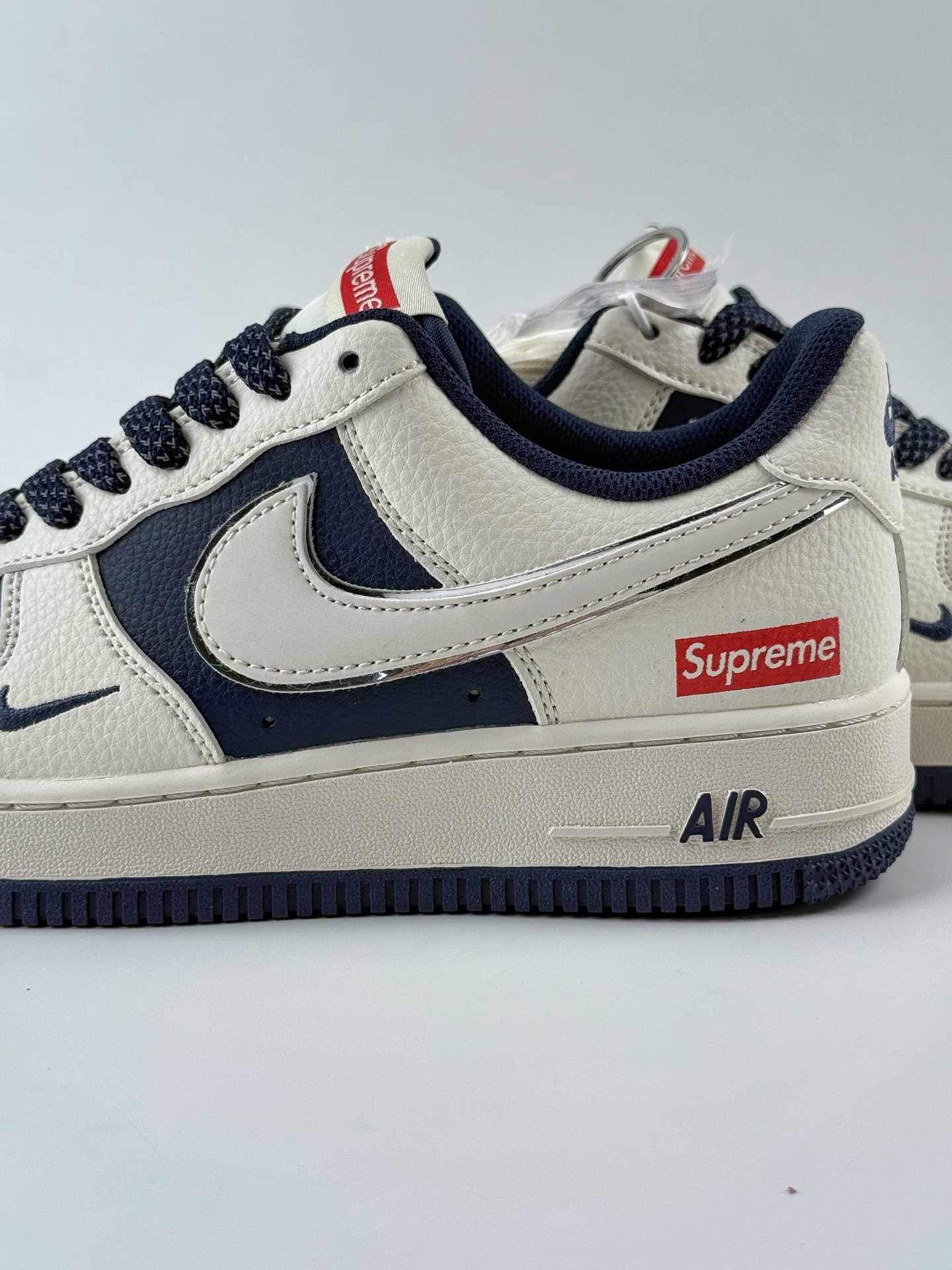 「コラボモデル」Supreme × Nike Air Force 1 Low スニーカー