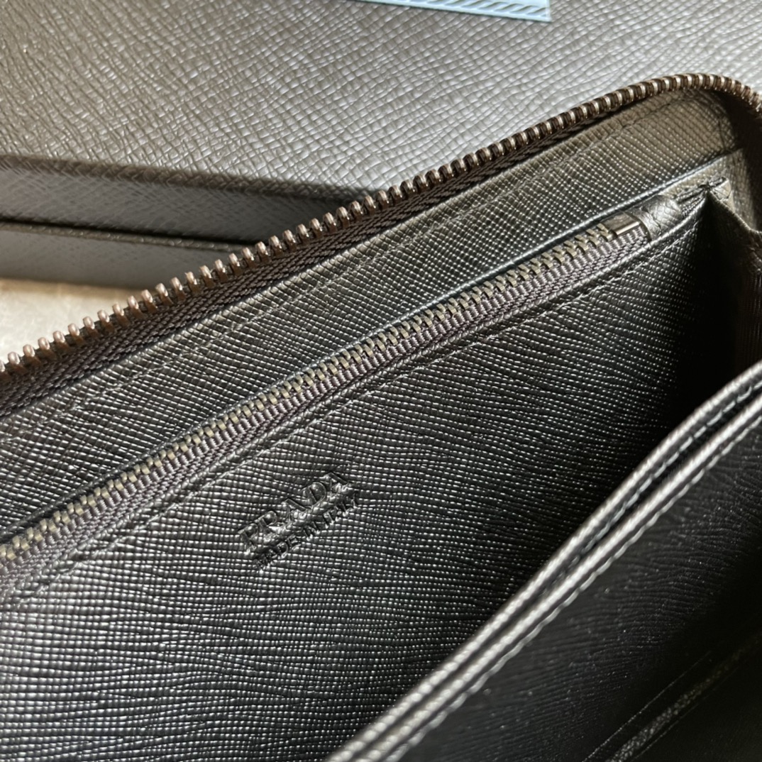 プラダ「PRADA」サフィアーノレザー 財布