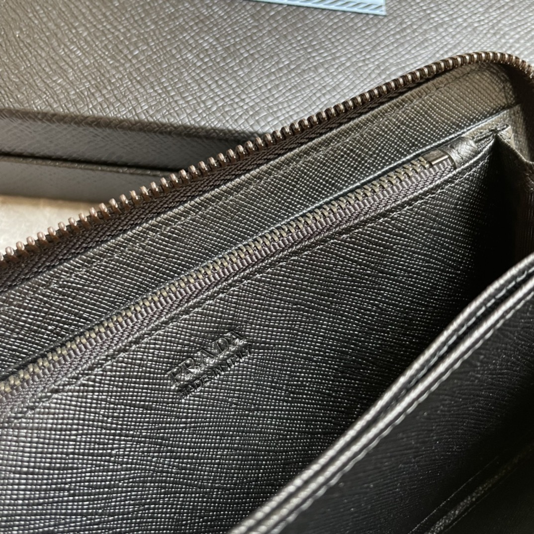 プラダ「PRADA」サフィアーノレザー 財布