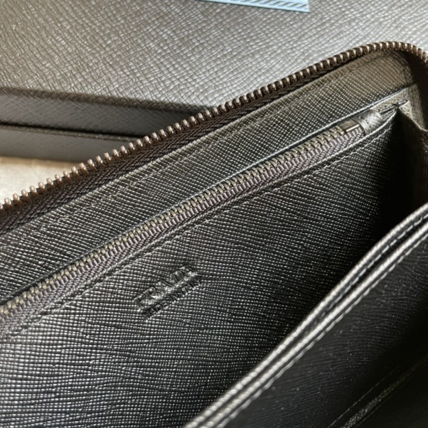 プラダ「PRADA」サフィアーノレザー 財布