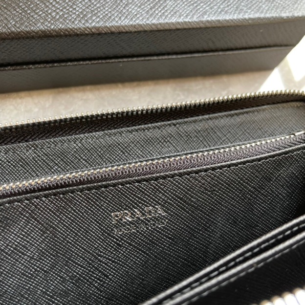 プラダ「PRADA」サフィアーノレザー 財布