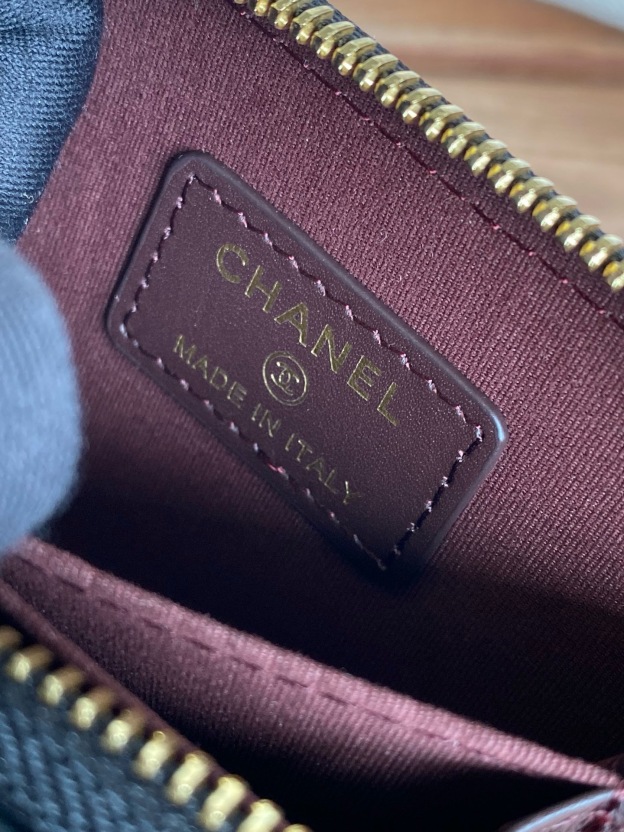 シャネル「Chanel」クラシック ペブルド カーフスキン ジップ コインパースF 7204758