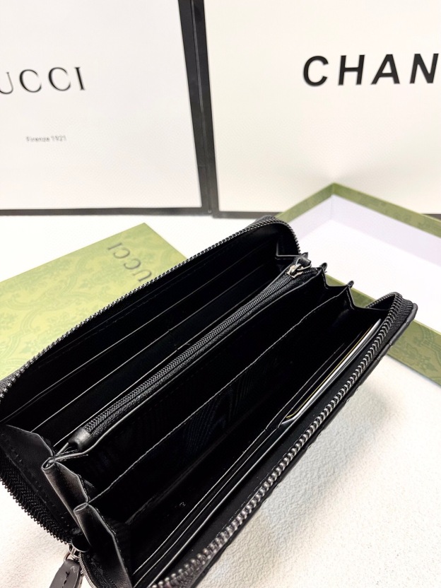 グッチ「Gucci」シグネチャー レザー ウェブ ジップアラウンドウォレット