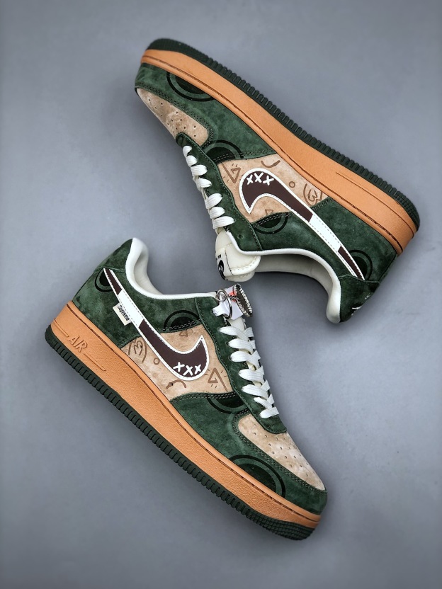 「コラボモデル」Supreme x Nike SB Dunk Low スニーカー