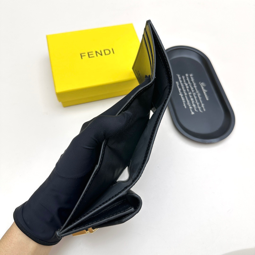 フェンディ「Fendi」FFダイヤモンド財布
