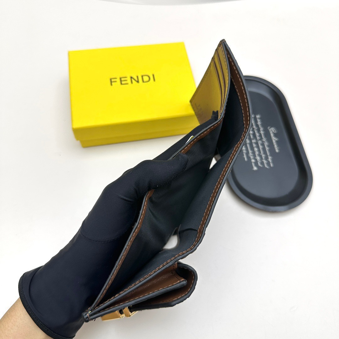 フェンディ「Fendi」FFダイヤモンド財布