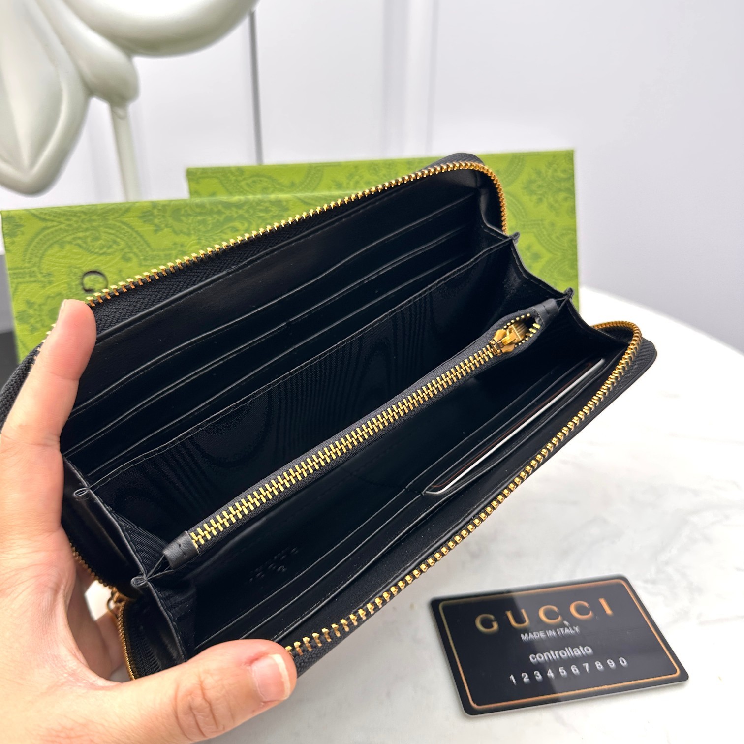 グッチ「Gucci」シグネチャー レザー ウェブ ジップアラウンドウォレット