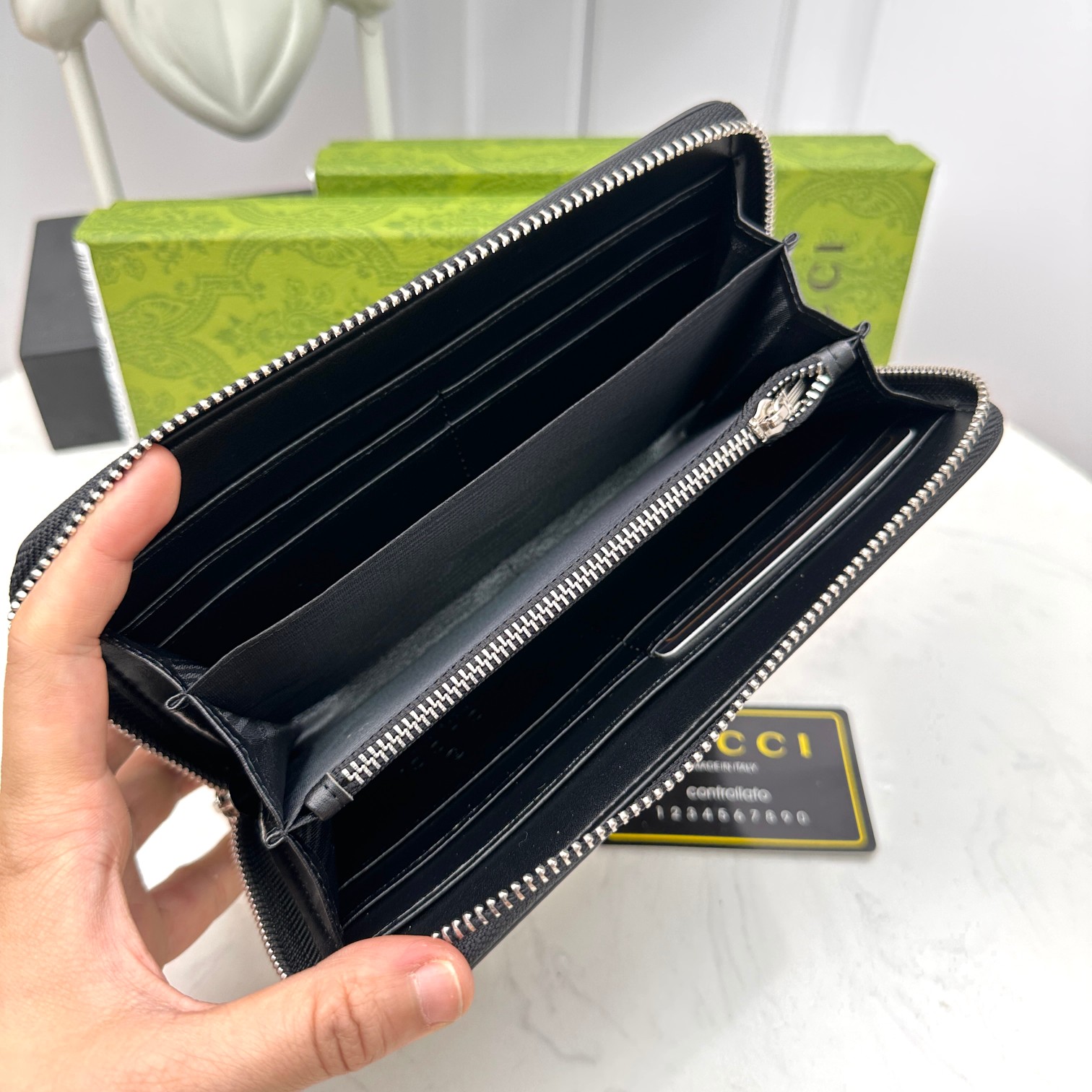 グッチ「Gucci」シグネチャー レザー ウェブ ジップアラウンドウォレット