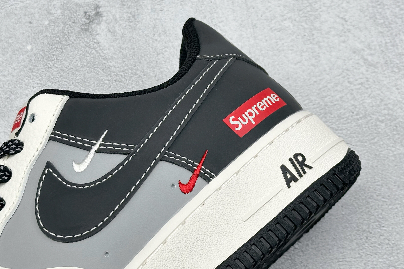 「コラボモデル」Supreme × Nike Air Force 1 Low スニーカー