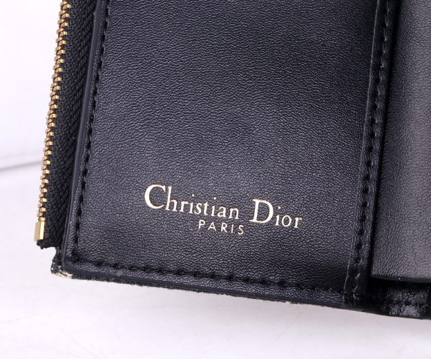 ディオール「Dior」ディオール コンパクト三つ折りウォレット 新作登場