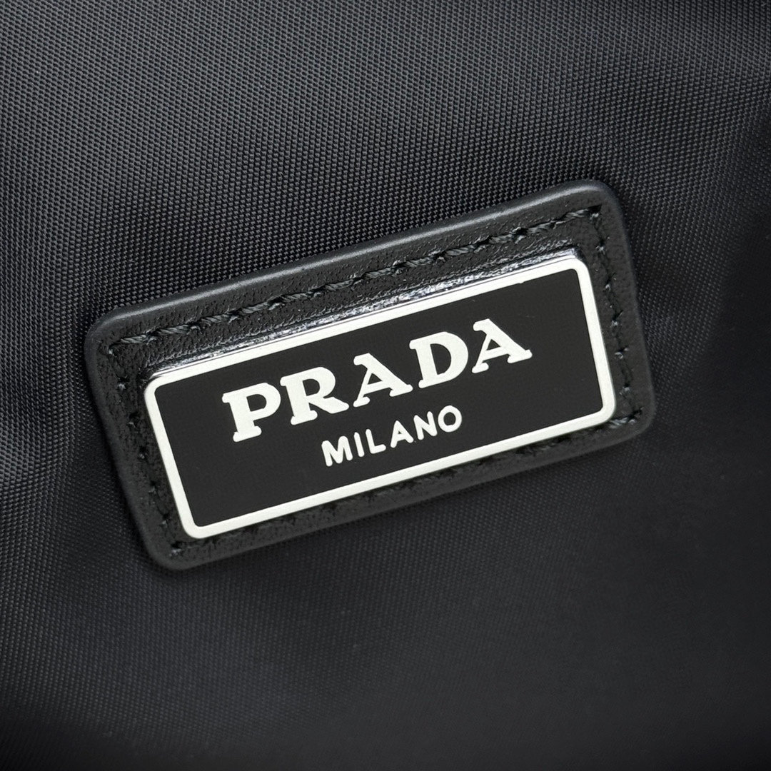 プラダ「Prada」ジオメトリック ショルダーバッグ ショルダーバッグ