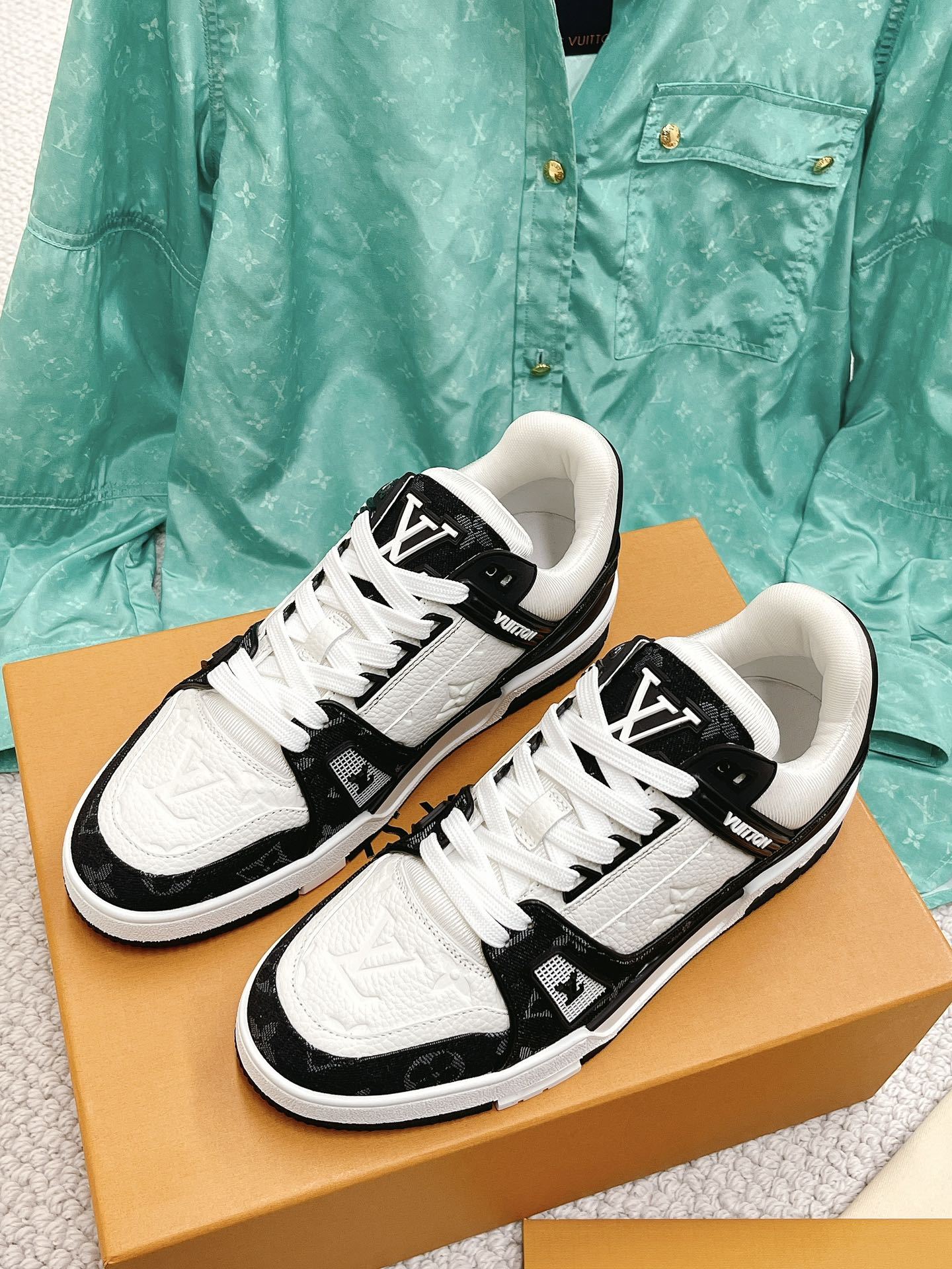 ルイ・ヴィトン「Louis Vuitton」LV トレイナー スニーカー