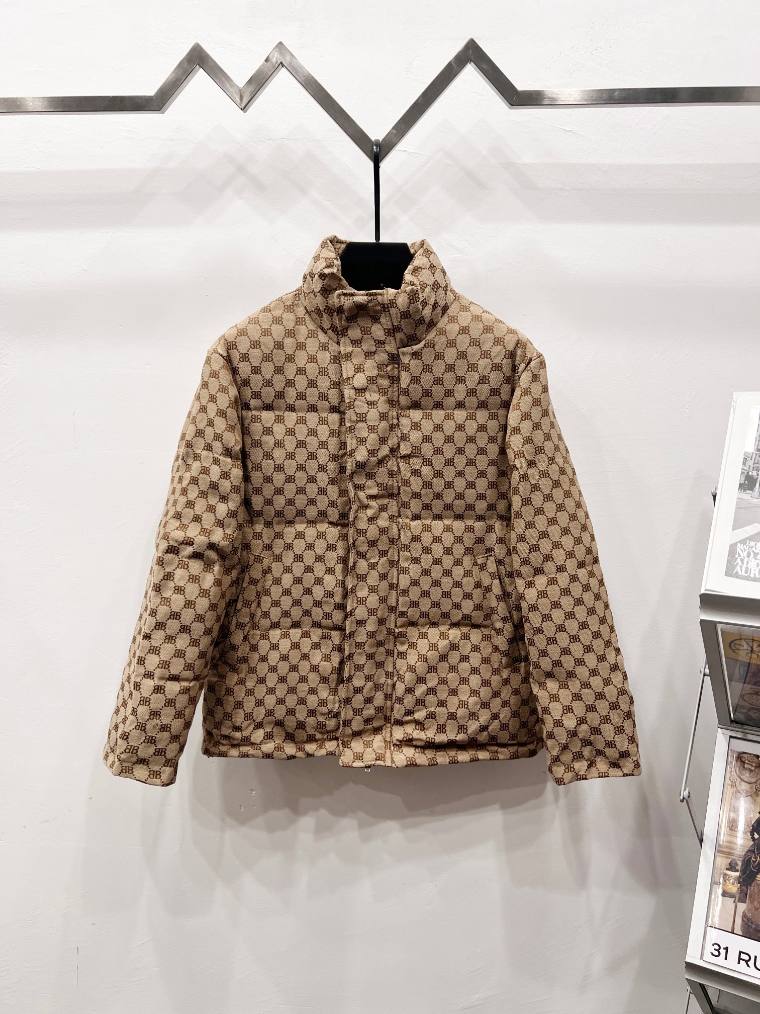 バレンシアガ「Balenciaga」‌軽奢華なジャカード柄個性ダウンジャケット 男女兼用