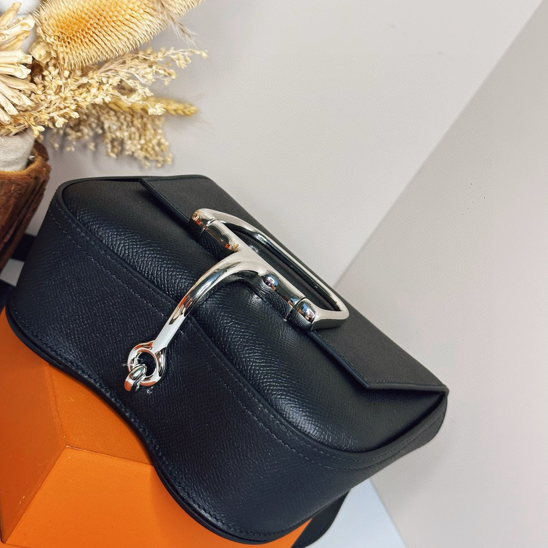 【厳選新入荷】エルメス Della Cavalleria Mini サドル金具クロスボディバッグ「乗馬モチーフ本革ショルダー」