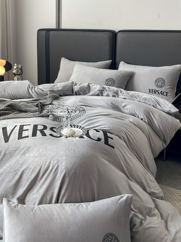ヴェルサーチ「Versace」プレミアム クリスタルベルベット プリント 4点セット