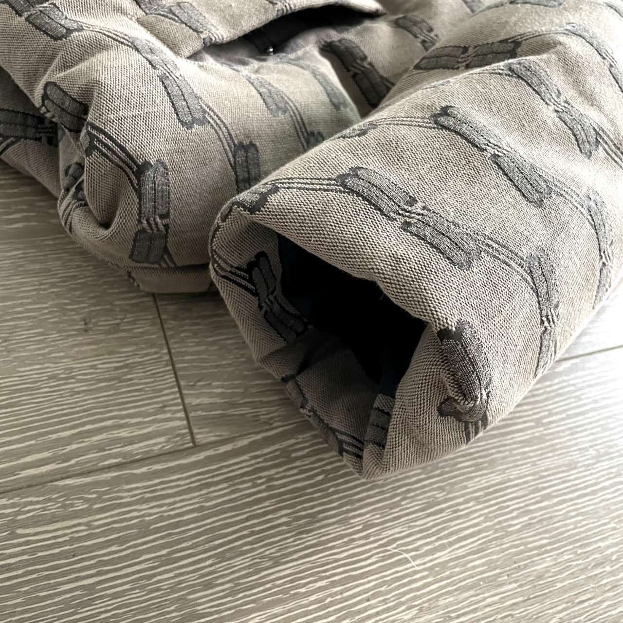 バレンシアガ「Balenciaga」‌ロックバックル刺繍デザイン 男女兼用ダウンジャケット