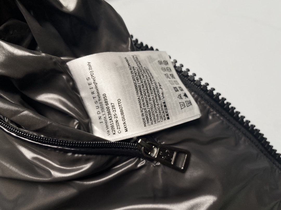 モンクレール Maya メンズ ショート丈 フード付き ダウンジャケット