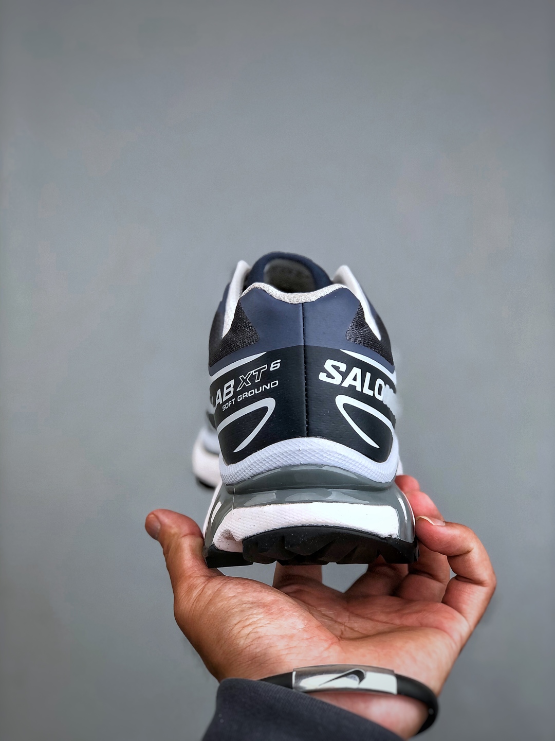 サロモン「SALOMON」XT-6 ユニセックス スポーツスタイルシューズ