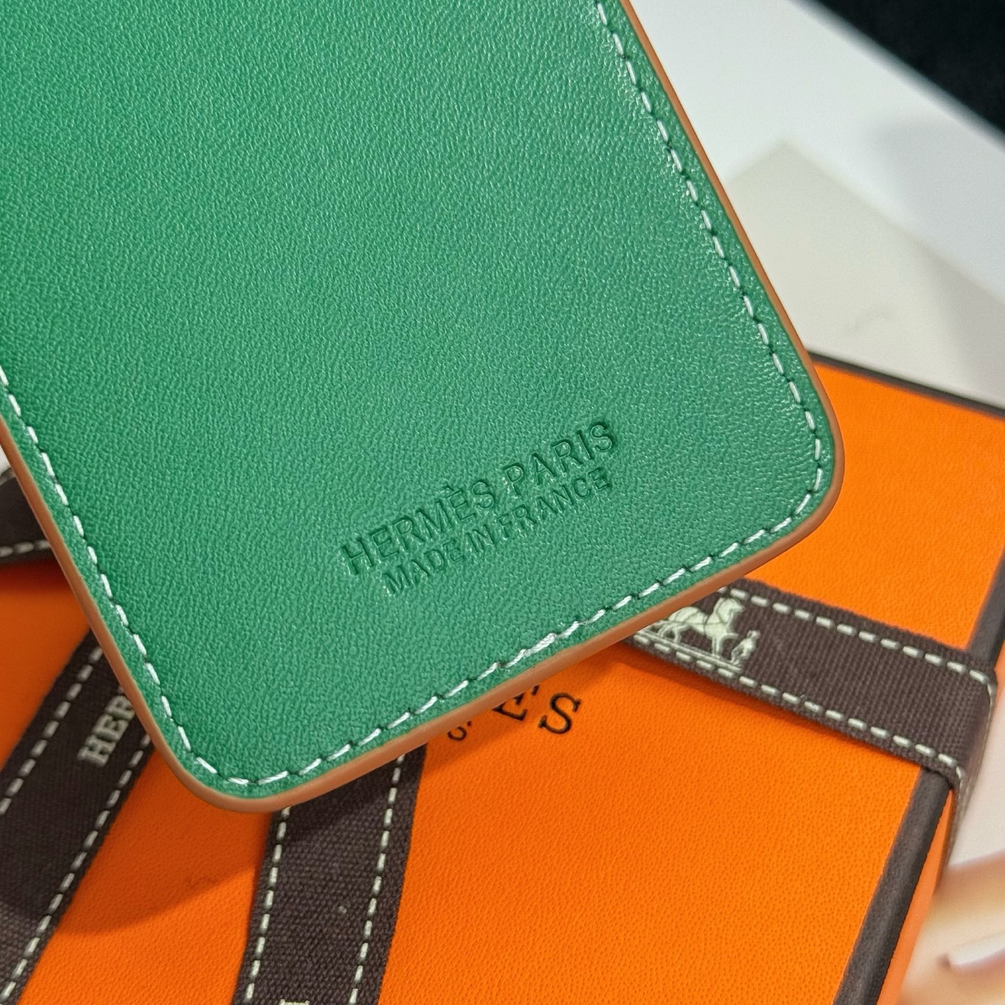 【限定新入荷】エルメス Cheval MagSafe 本革カードケース「12 シリーズ以降全 iPhone 対応」