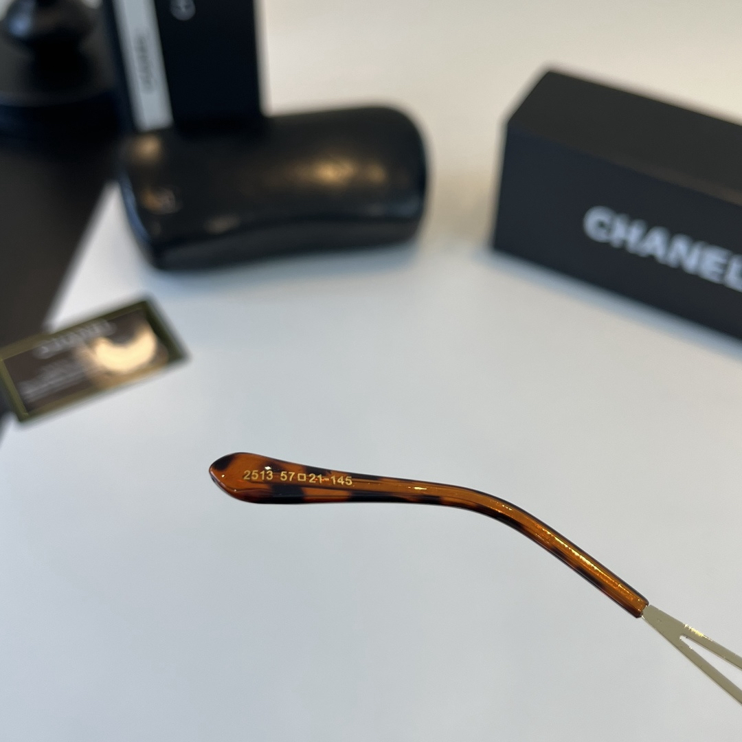 【新作到着】Chanel ハイセンスデザインサングラス「遮光レンズ搭載」