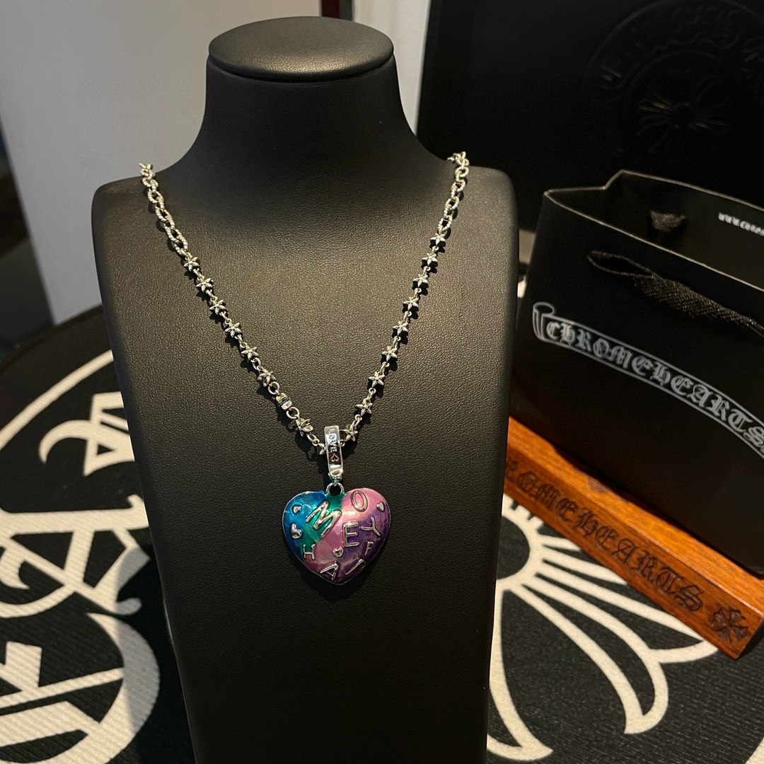 クロムハーツ「Chrome Hearts」のクラシックネックレス - 日常に上品なアクセントを添えるユニセックスモデル