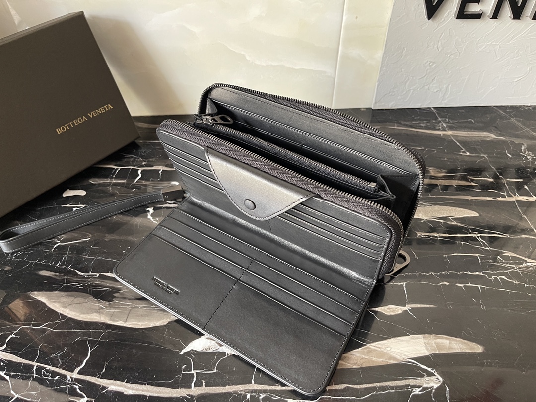 ボッテガ・ヴェネタ「Bottega Veneta」イントレチャート ザッパー ウォレット