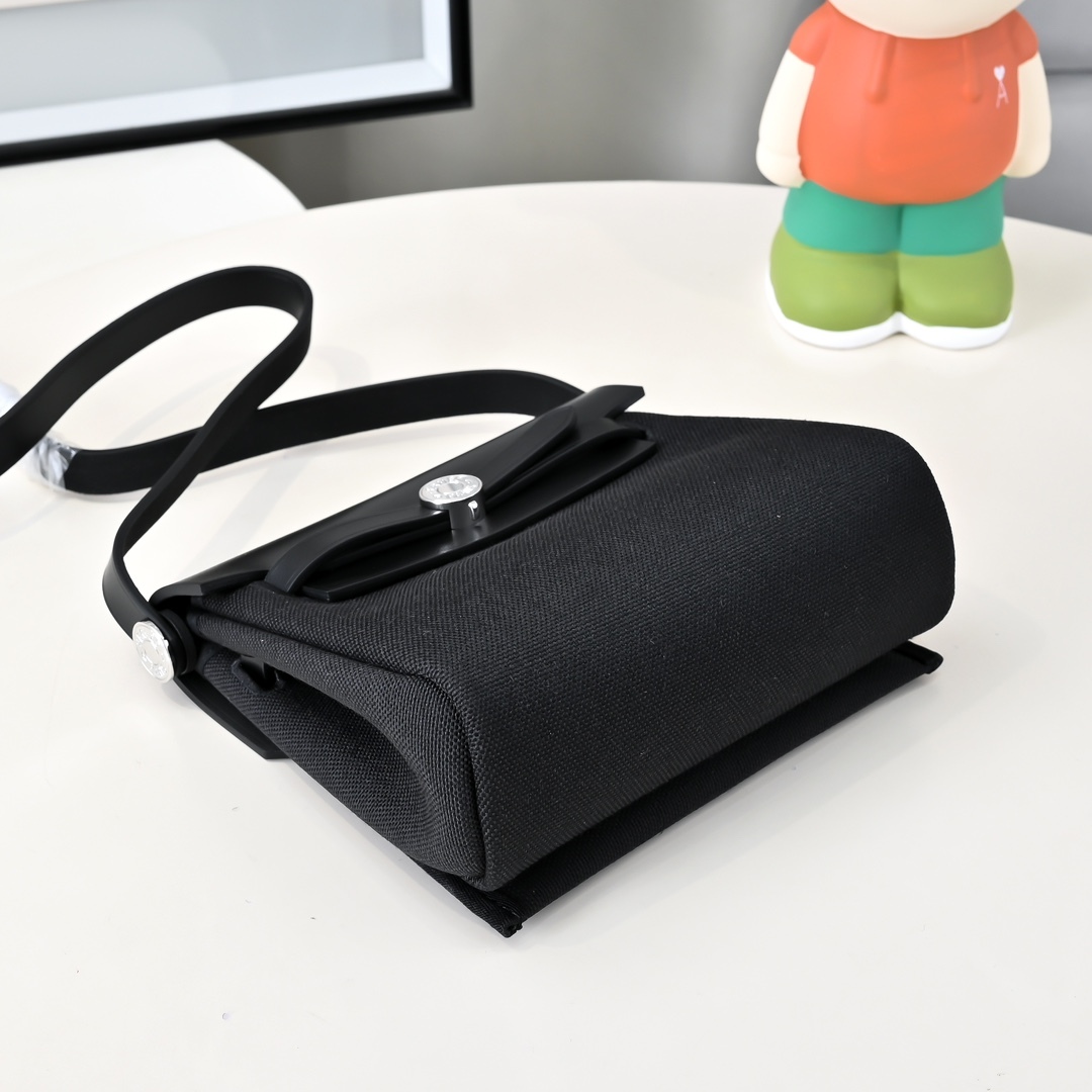 エルメス「Hermès」ミニ ハーバッグ メッセンジャー 20「Mini Herbag Bag」