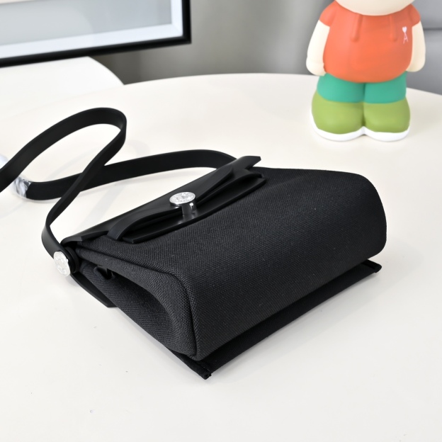 エルメス「Hermès」ミニ ハーバッグ メッセンジャー 20「Mini Herbag Bag」