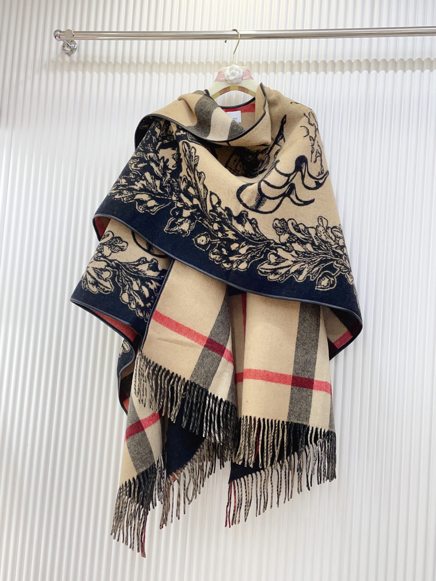 バーバリー「Burberry」リバーシブル EKD チェック ウールケープ 140x140cm