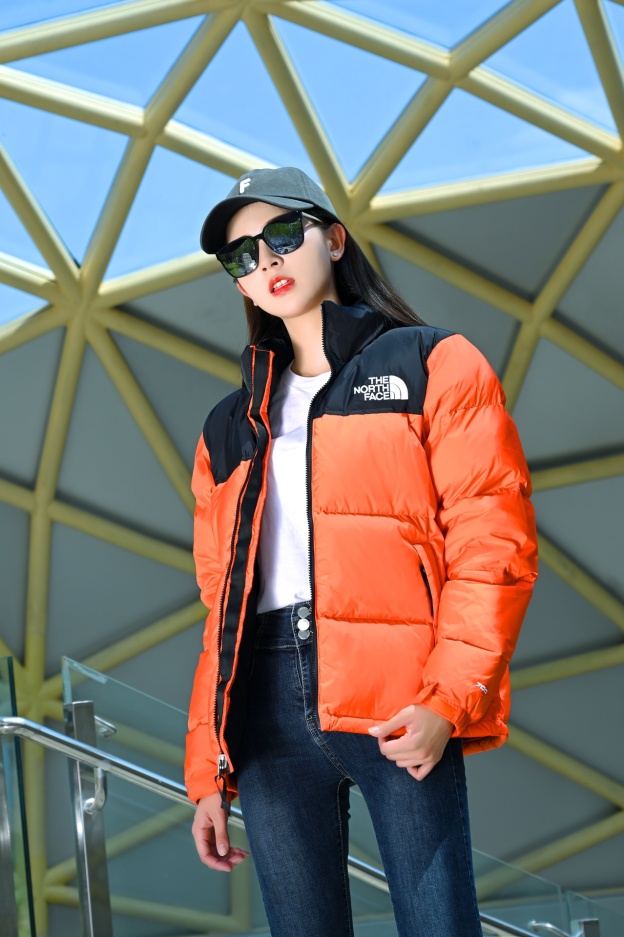 ザ・ノースフェイス Nuptse  クラシックなレディースショートダウンジャケット