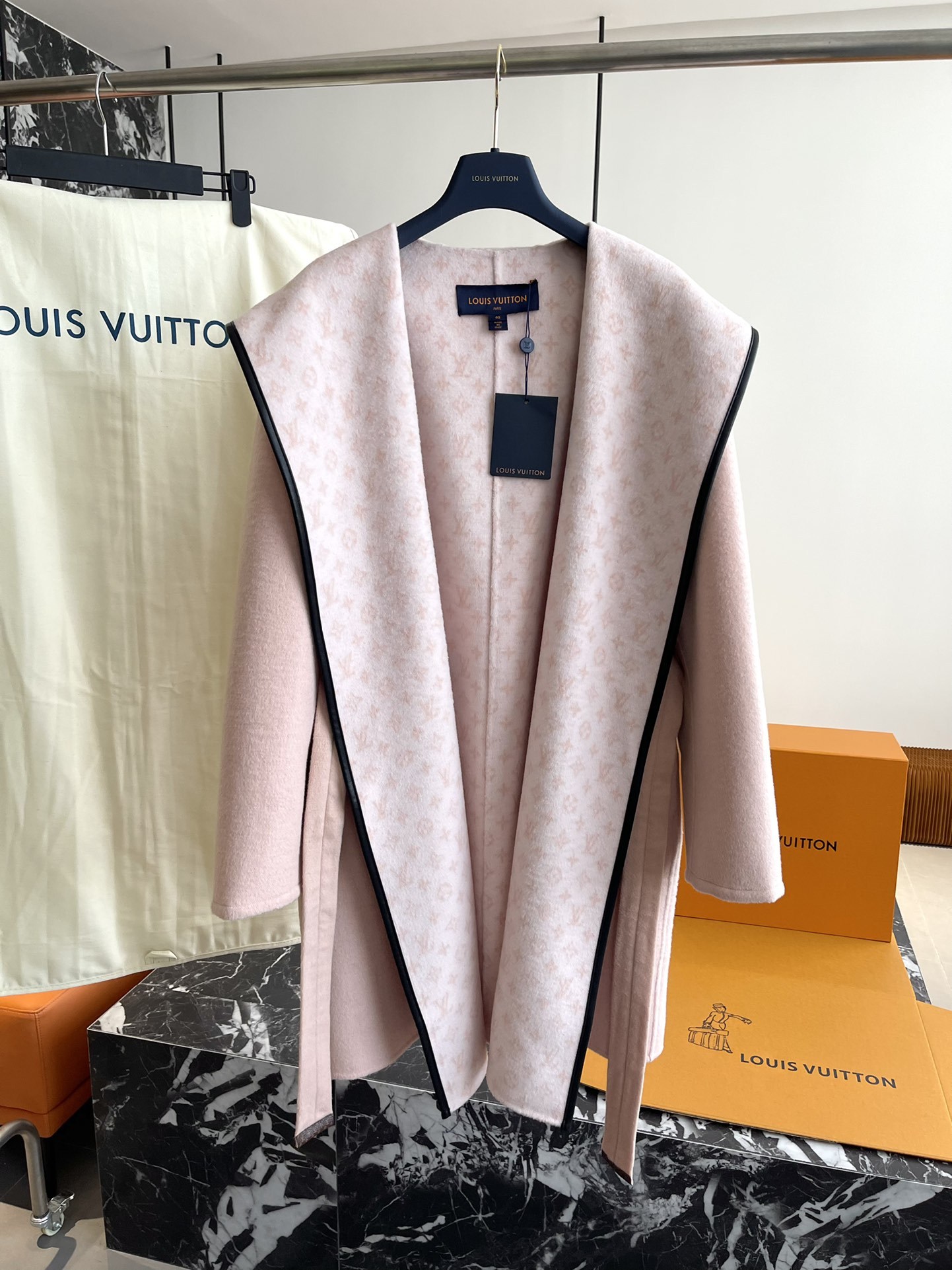 ルイ・ヴィトン「Louis Vuitton」秋冬 レディース ワップルフードロングコート