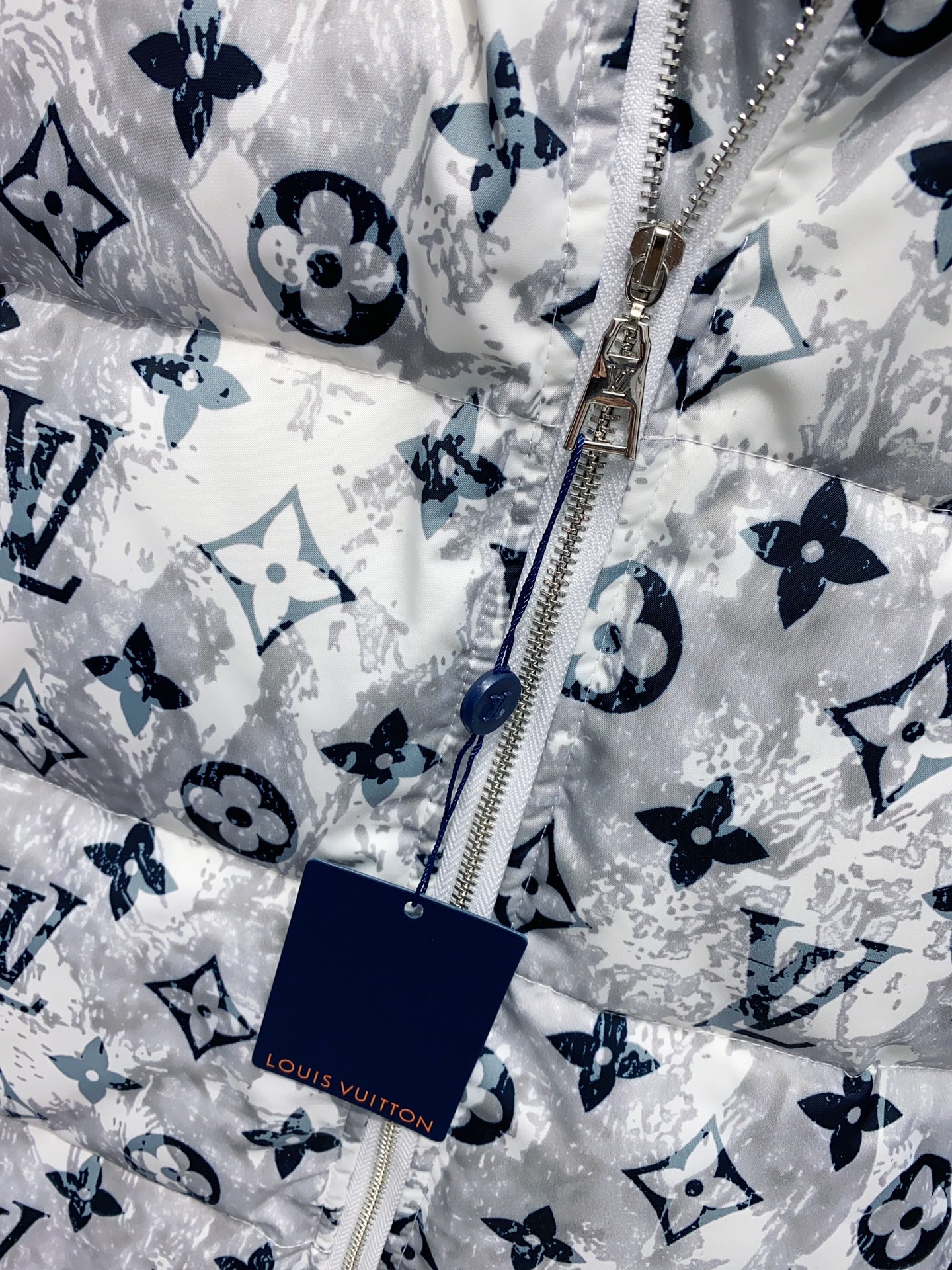 ルイ・ヴィトン「Louis Vuitton」秋冬フード付きダウンジャケット