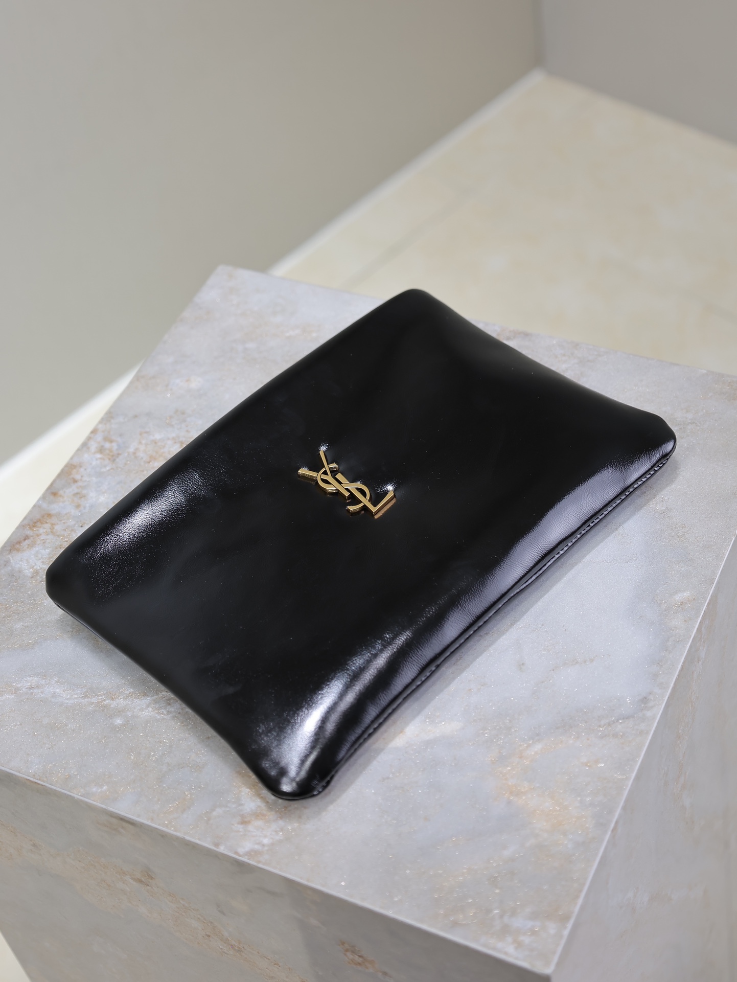 サンローラン「Saint Laurent」CALYPSO オイルドレザー クラッチバッグ