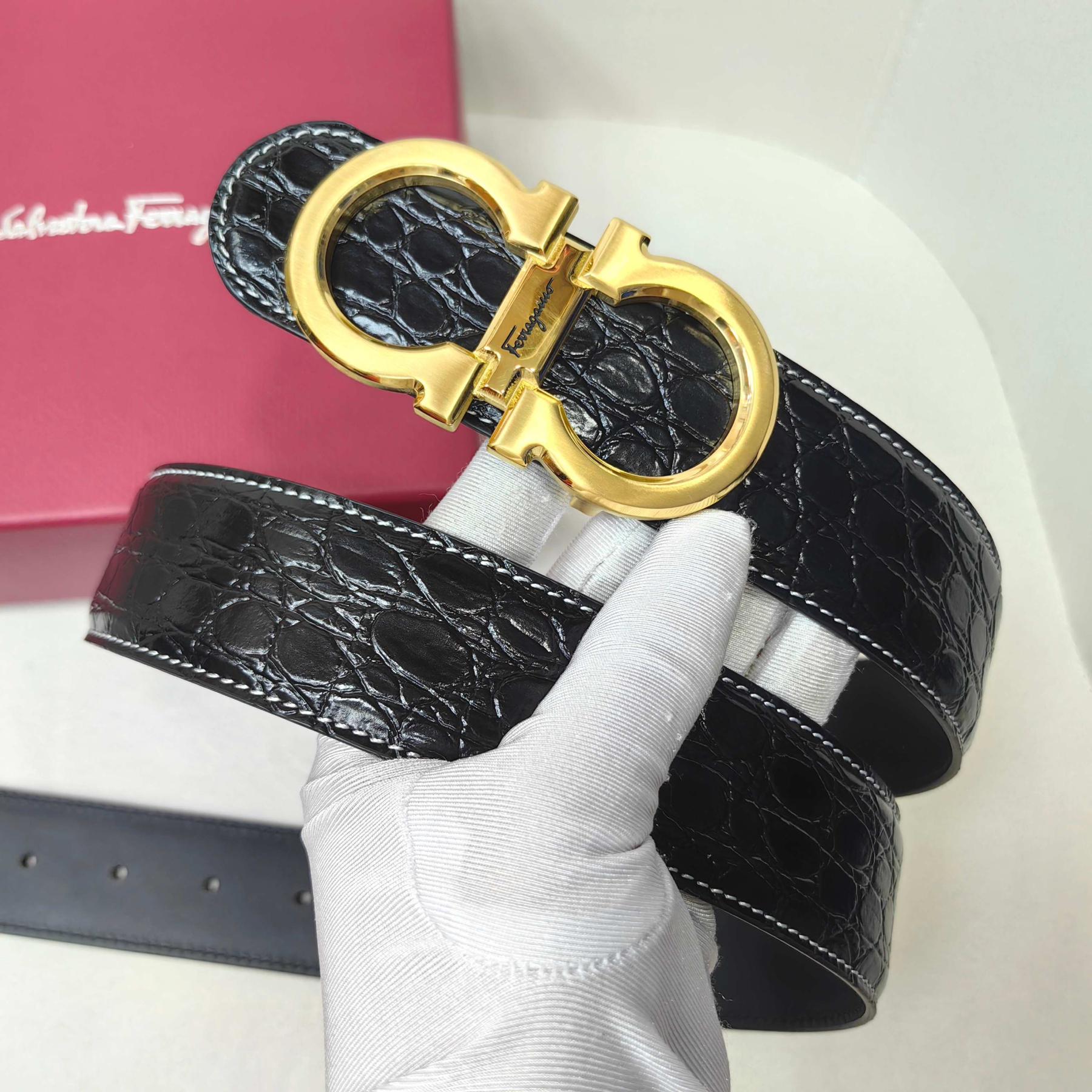 【新規倉庫入り】Salvatore Ferragamo 職人仕上げ高級ベルト「全長約 100cm」