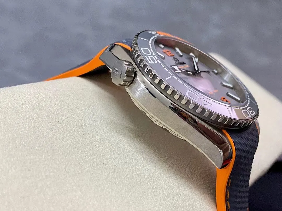 オメガ「Omega」Seamaster Planet Ocean Co-Axial Master Chronometer 44MM