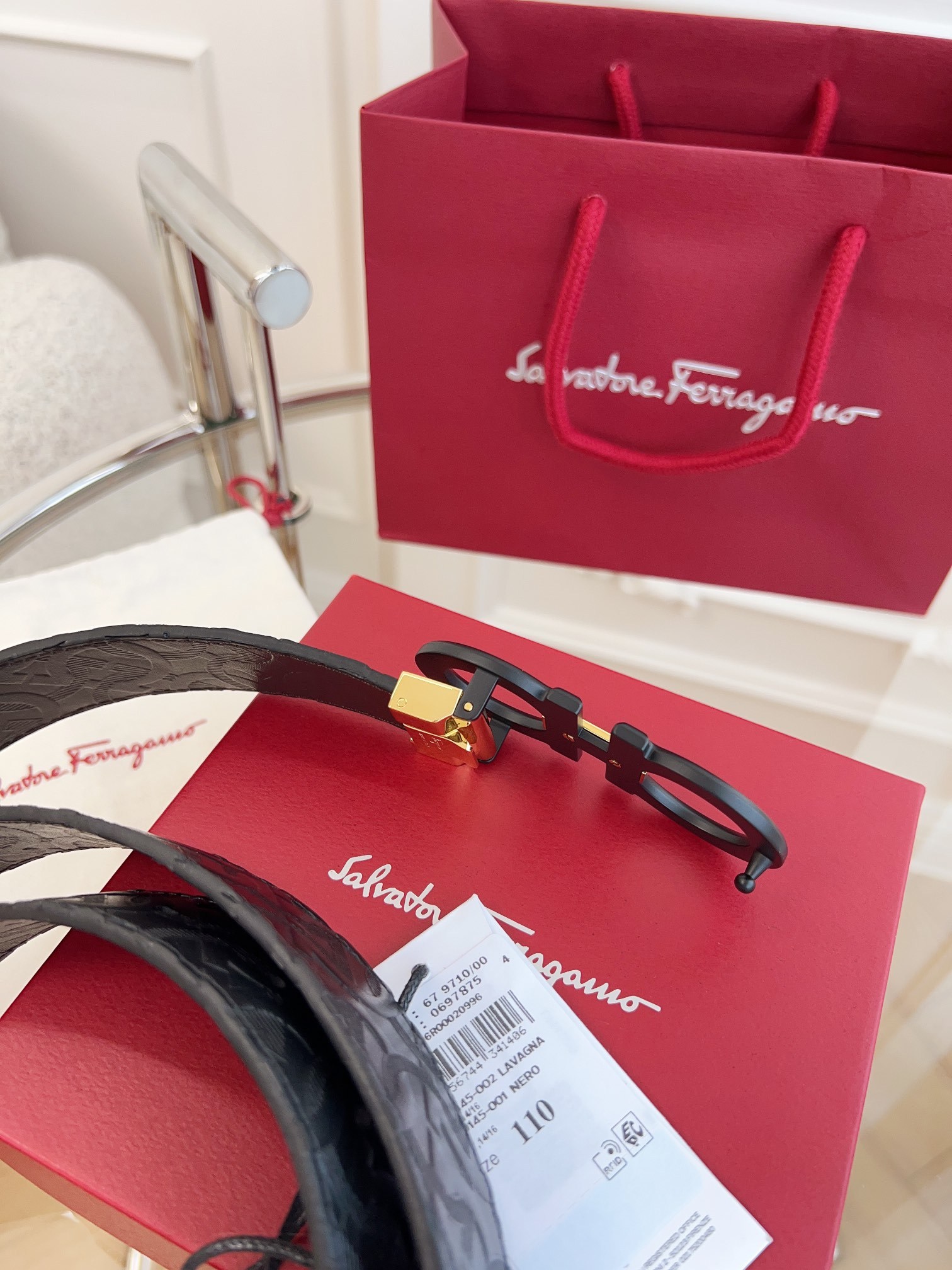 【新規倉庫入り】Salvatore Ferragamo 職人仕上げ高級ベルト「全長約 100cm」