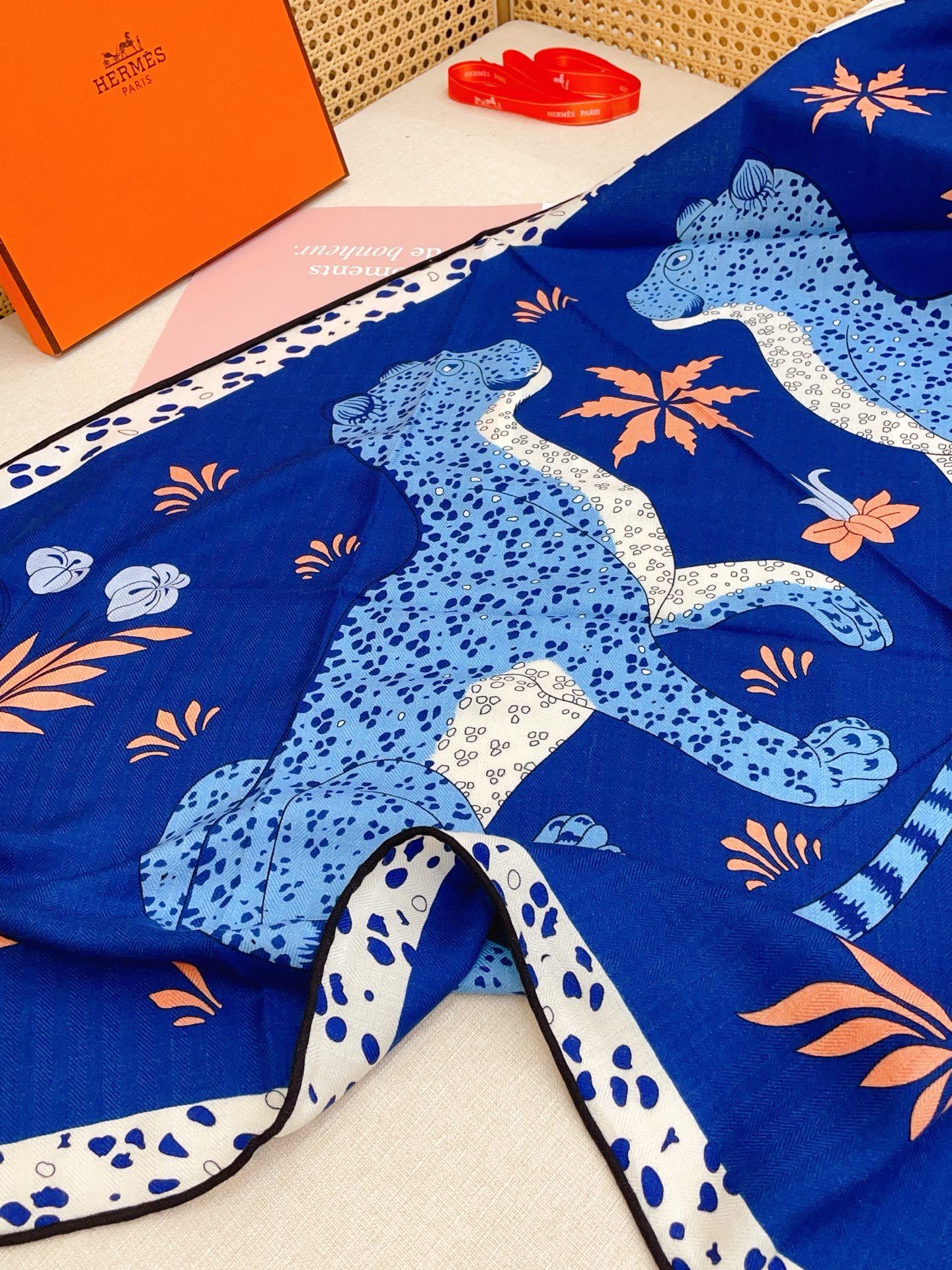 エルメス 新作ファッションアイテム カシミア三角スカーフ