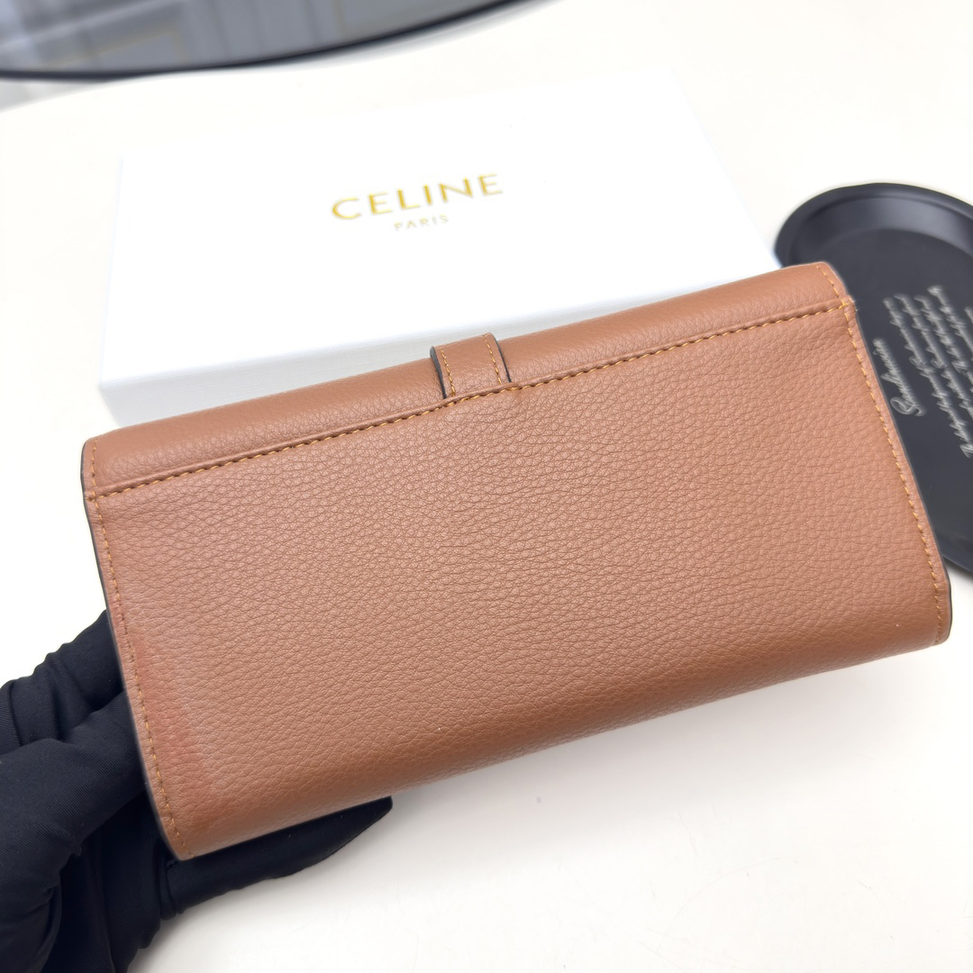 セリーヌ「Celine」TRIOMPHE CUIR ラージジップウォレット
