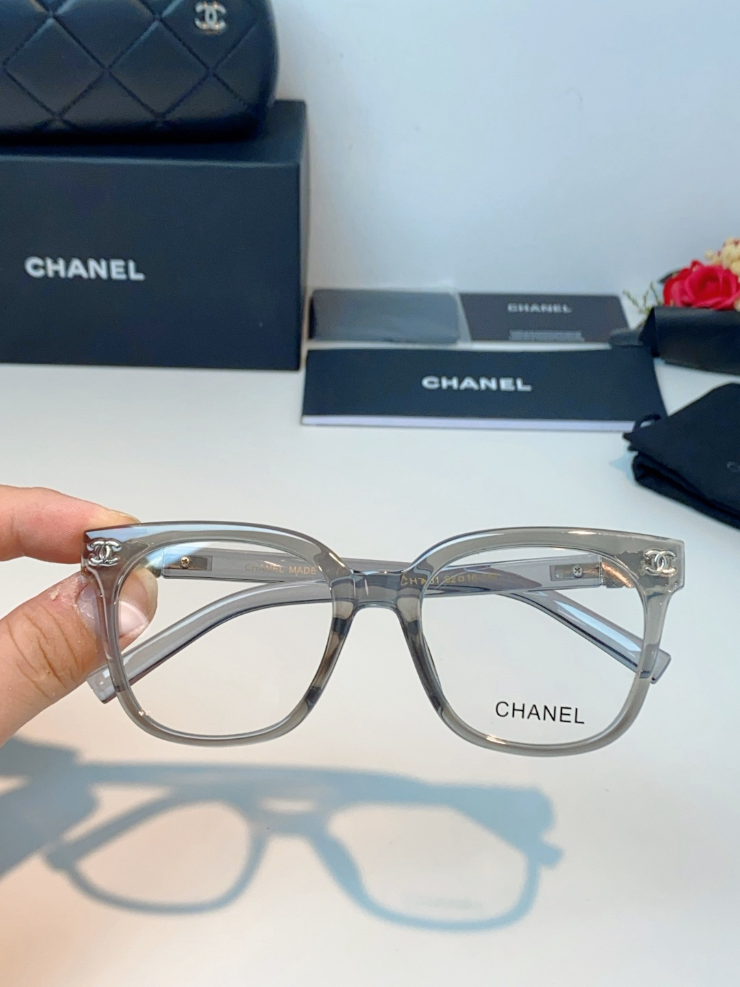 【新作到着】Chanel ハイセンスデザインサングラス「遮光レンズ搭載」