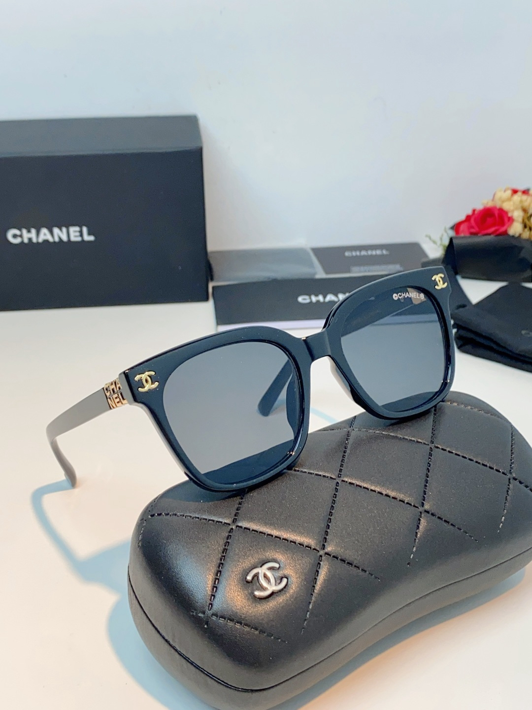 【新作到着】Chanel ハイセンスデザインサングラス「遮光レンズ搭載」