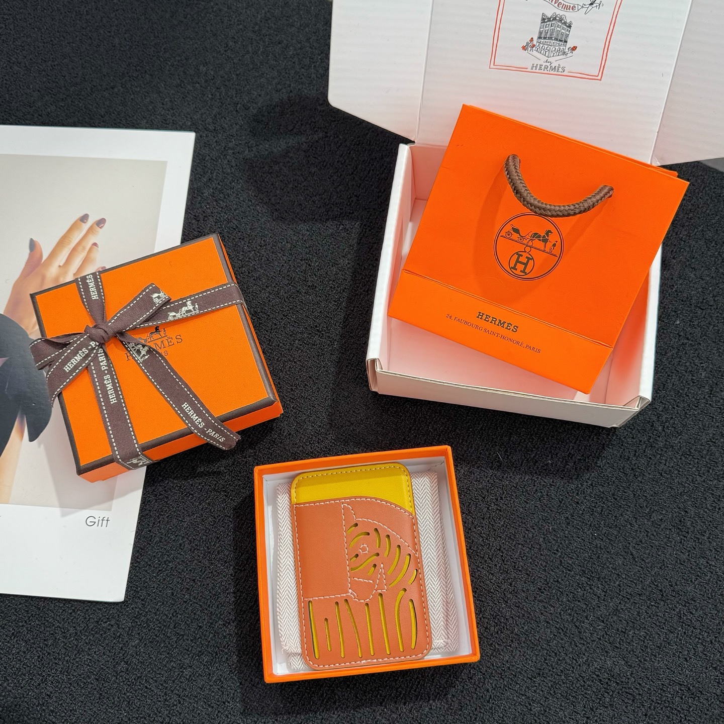 【限定新入荷】エルメス Cheval MagSafe 本革カードケース「12 シリーズ以降全 iPhone 対応」