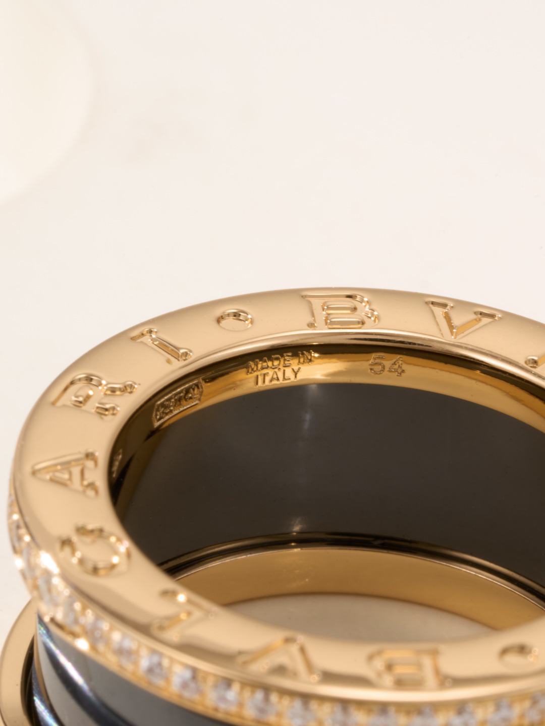 ブルガリ「Bvlgari」エレガントなリングコレクション